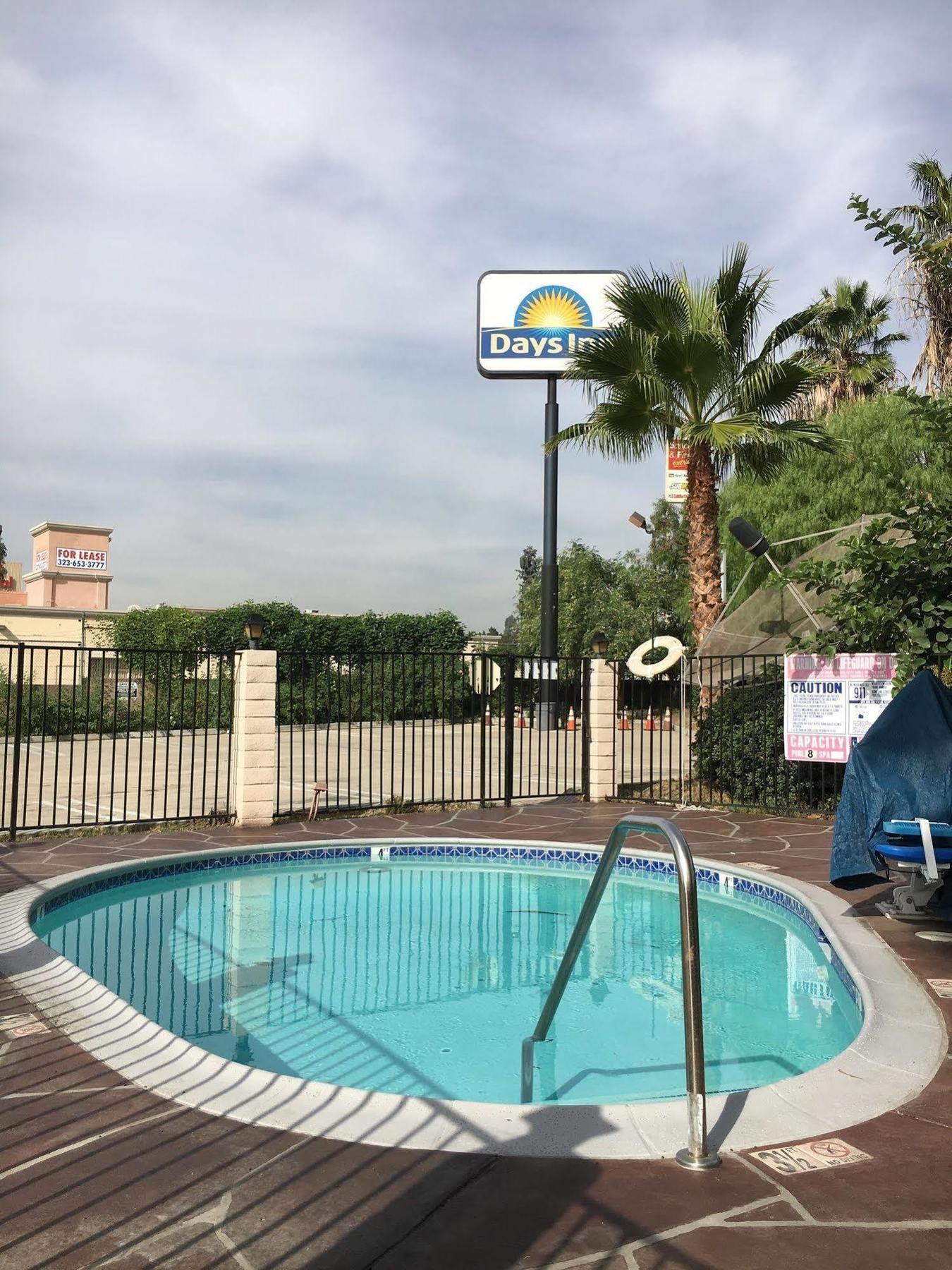Days Inn By Wyndham Ontario Airport Exterior foto